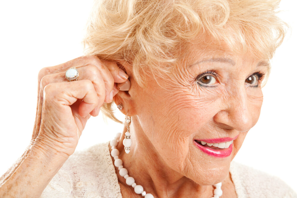 Ohrenpflege bei Menschen mit Hörgeräten oder Gehörschutz